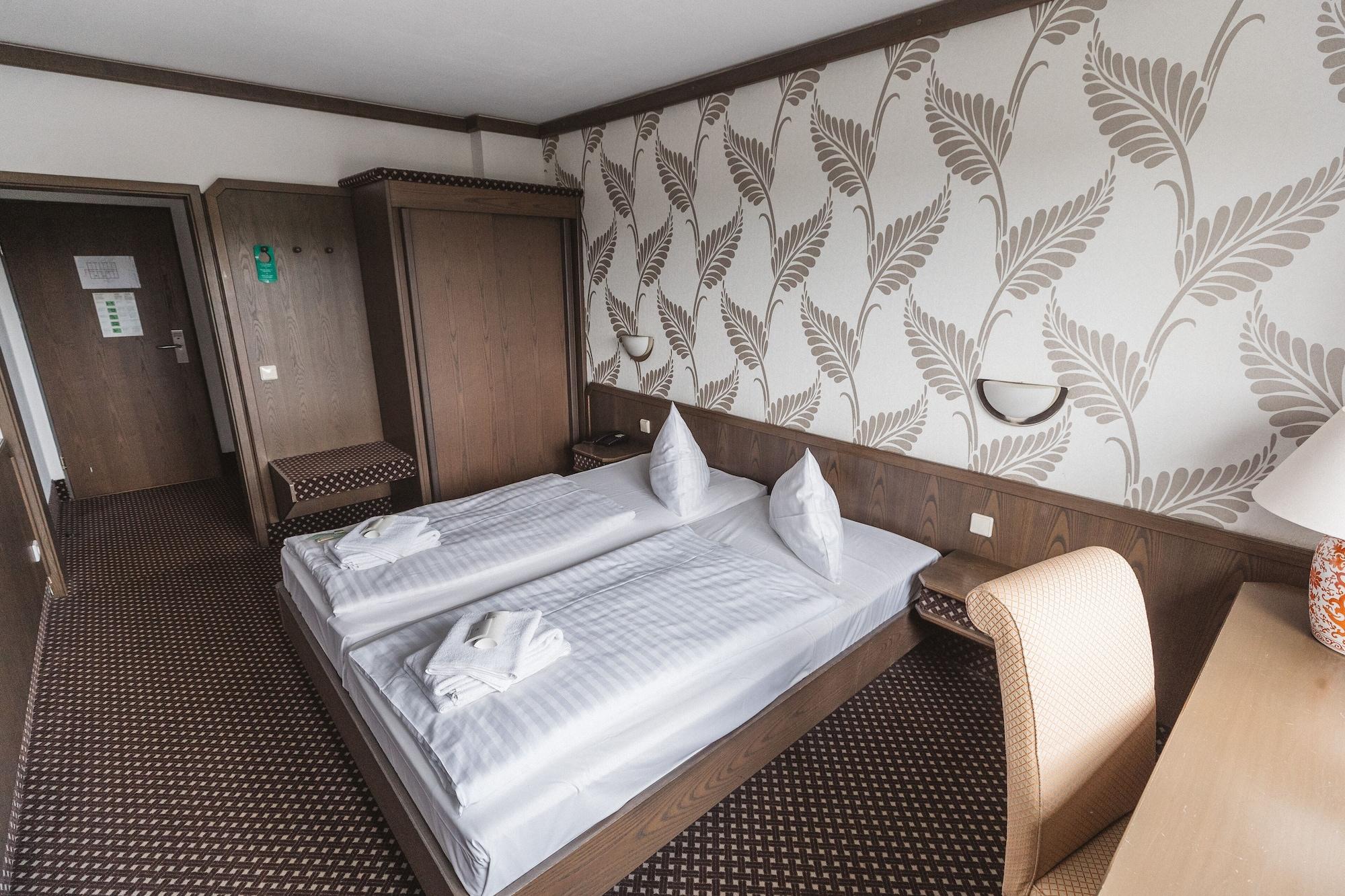 Terminal Hotel Koeln Екстериор снимка