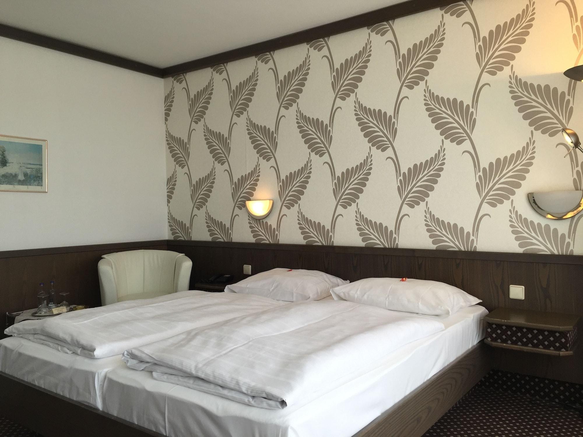 Terminal Hotel Koeln Екстериор снимка