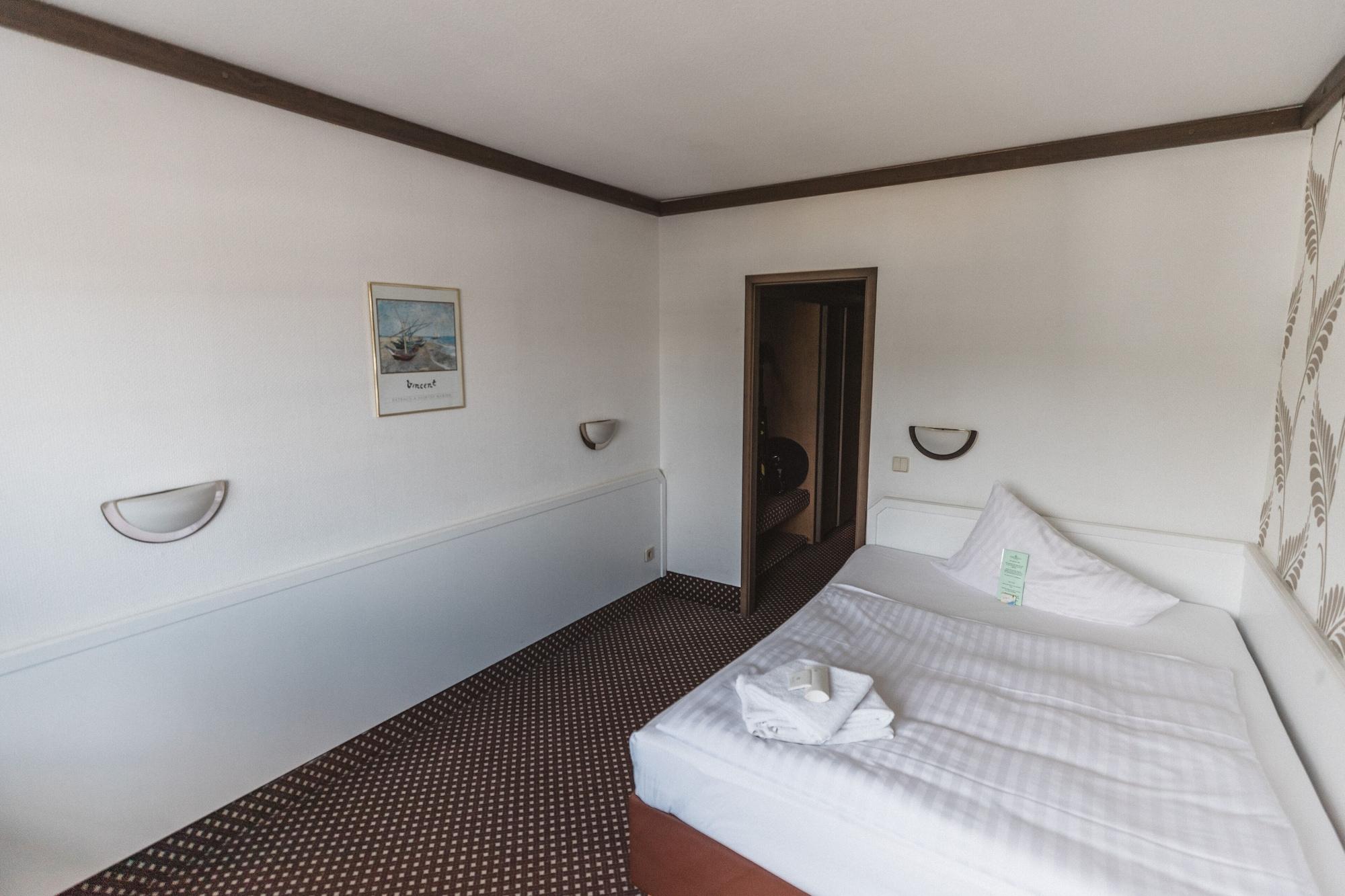 Terminal Hotel Koeln Екстериор снимка