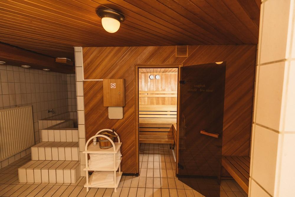 Terminal Hotel Koeln Екстериор снимка