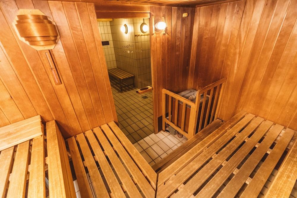 Terminal Hotel Koeln Екстериор снимка