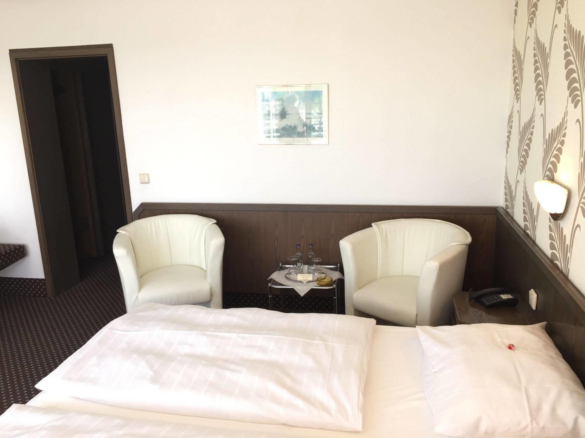 Terminal Hotel Koeln Екстериор снимка