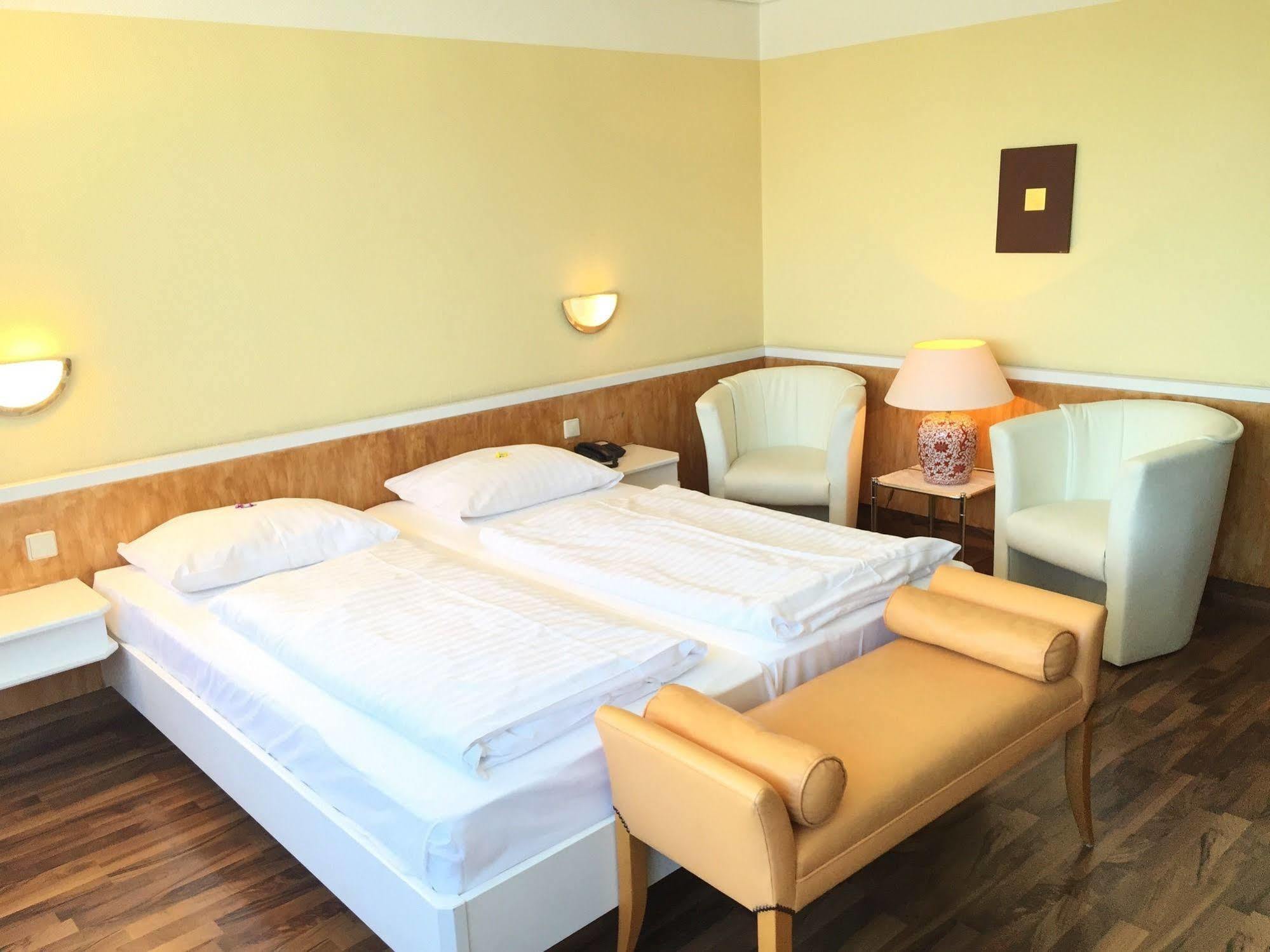 Terminal Hotel Koeln Екстериор снимка