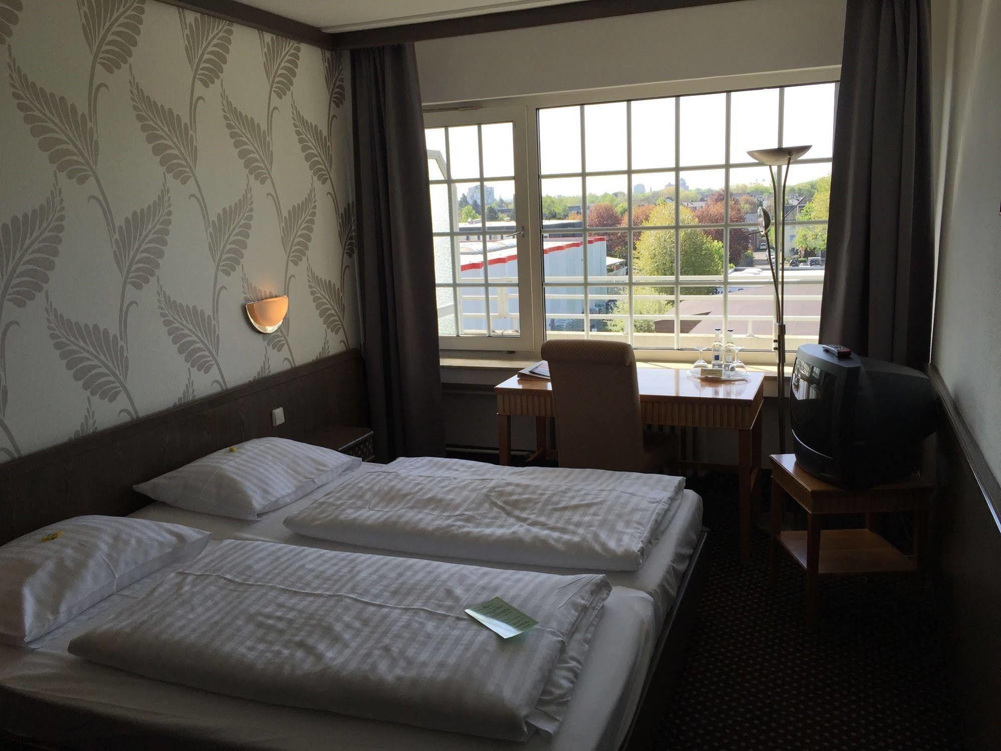 Terminal Hotel Koeln Екстериор снимка