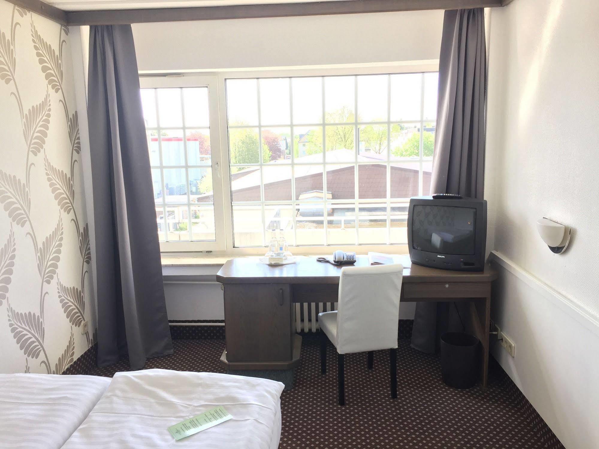 Terminal Hotel Koeln Екстериор снимка