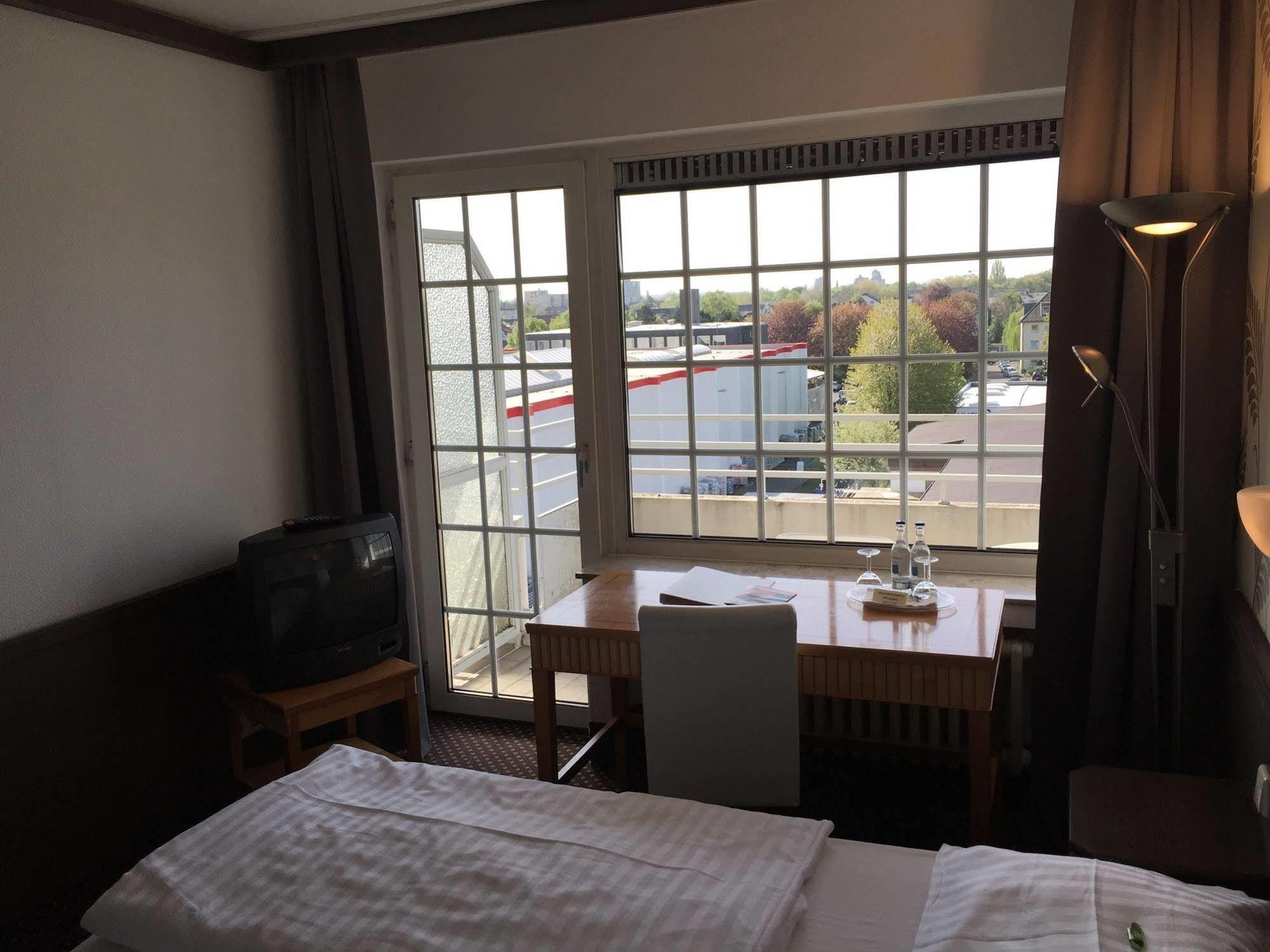 Terminal Hotel Koeln Екстериор снимка