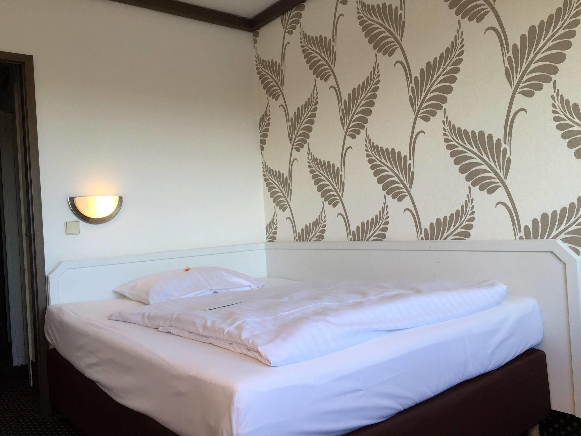 Terminal Hotel Koeln Екстериор снимка