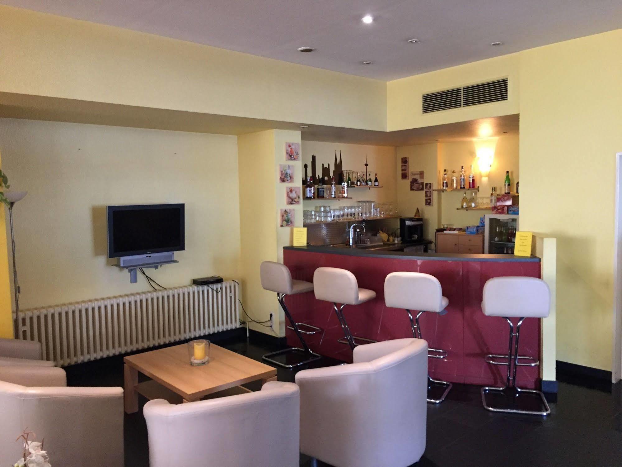 Terminal Hotel Koeln Екстериор снимка