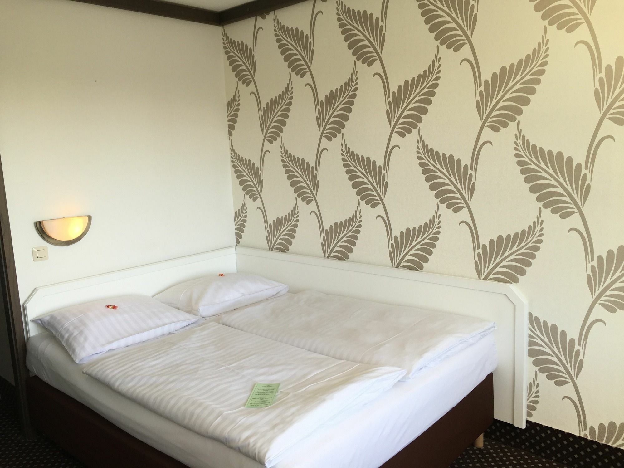 Terminal Hotel Koeln Екстериор снимка